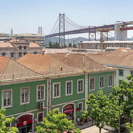 Bridge View Balcony, Near Lx Factory And Belem Апартаменты Лиссабон